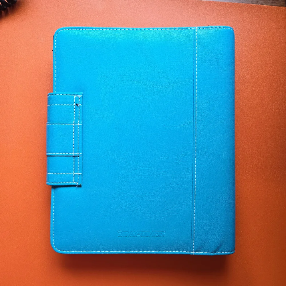 Blue Leather Day-Timer Planner With Snap Closure, Pocket & Notebook 8.5 x 5.5 Pg